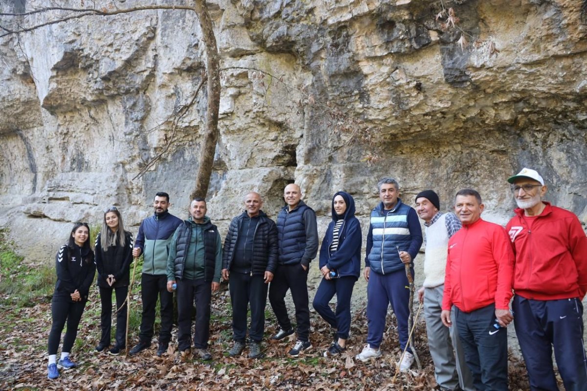 Körfez Belediyesi´nden Gençlerle Doğa Yürüyüşü	