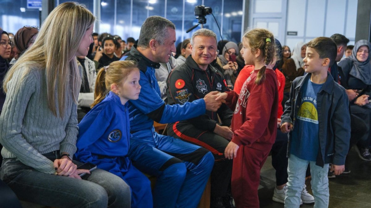 Gençler, Alper Gezeravcı ile buluştu