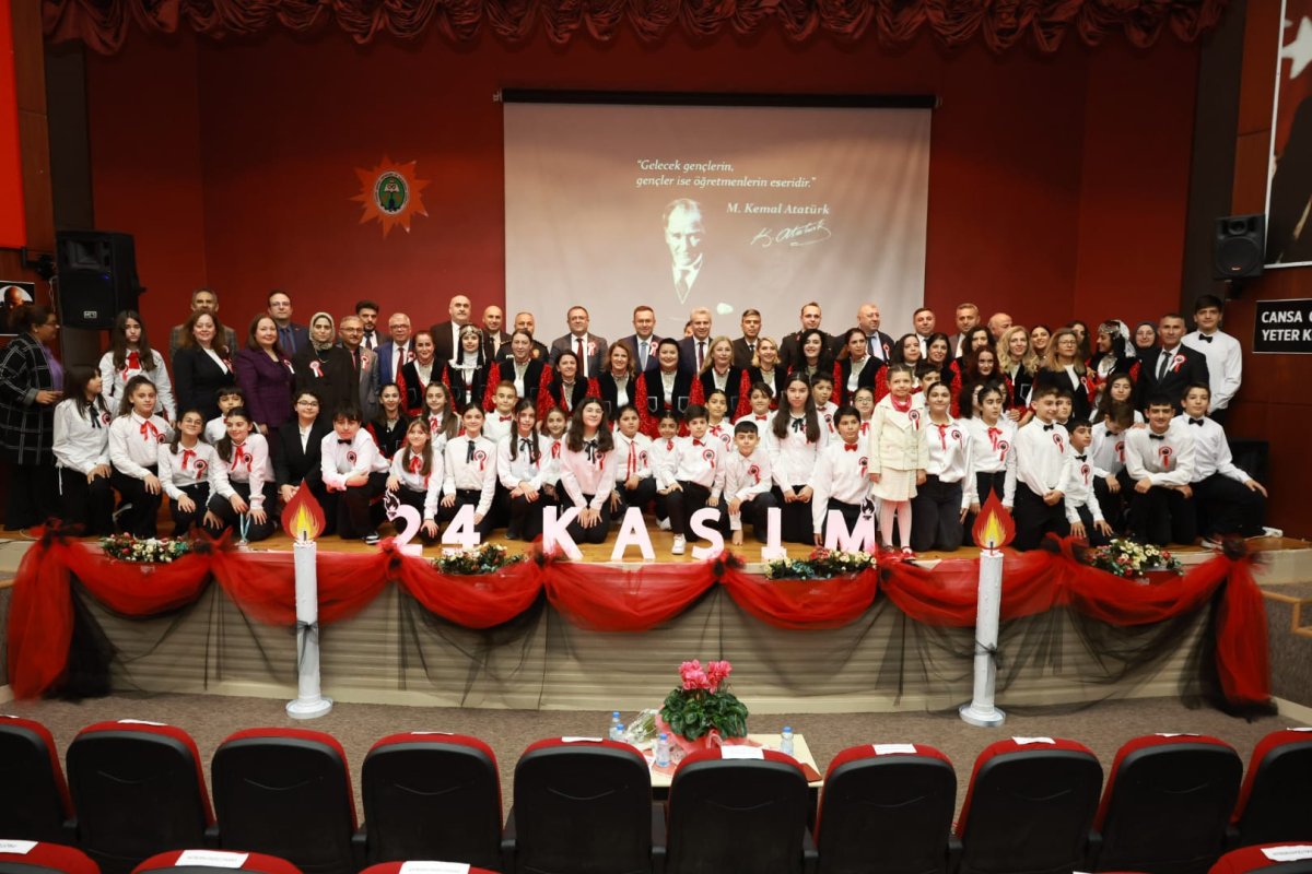 Derince’de Öğretmenler Günü Coşkusu