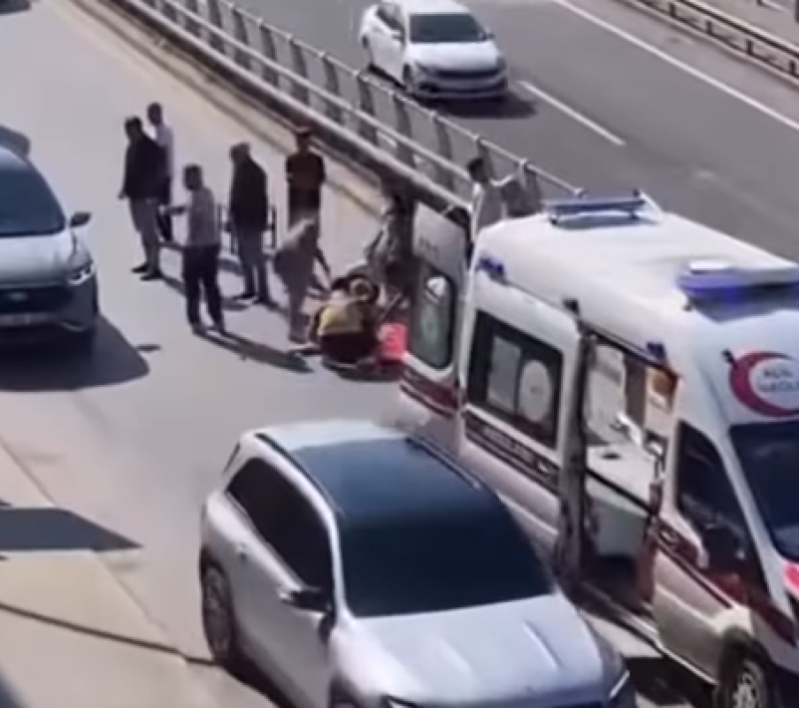 Körfez'de motosiklet kazası: Yaralı sürücüye sağlık ekipleri müdahale ediyor