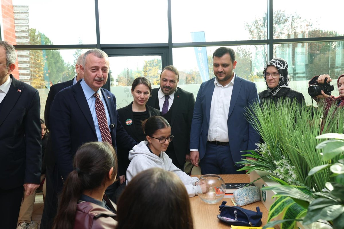 Büyükakın: Kütüphanelerde gençlerimizi geleceğe hazırlıyoruz