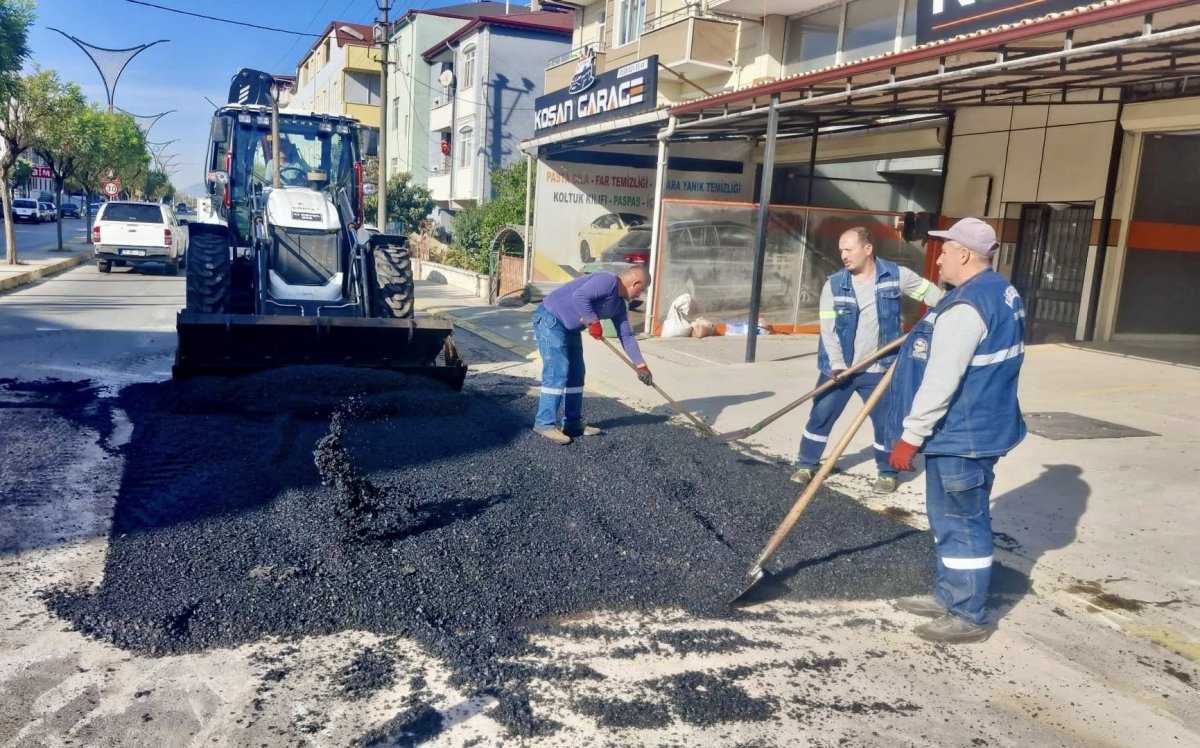 Körfez'de yol bakım çalışmaları aralıksız sürüyor