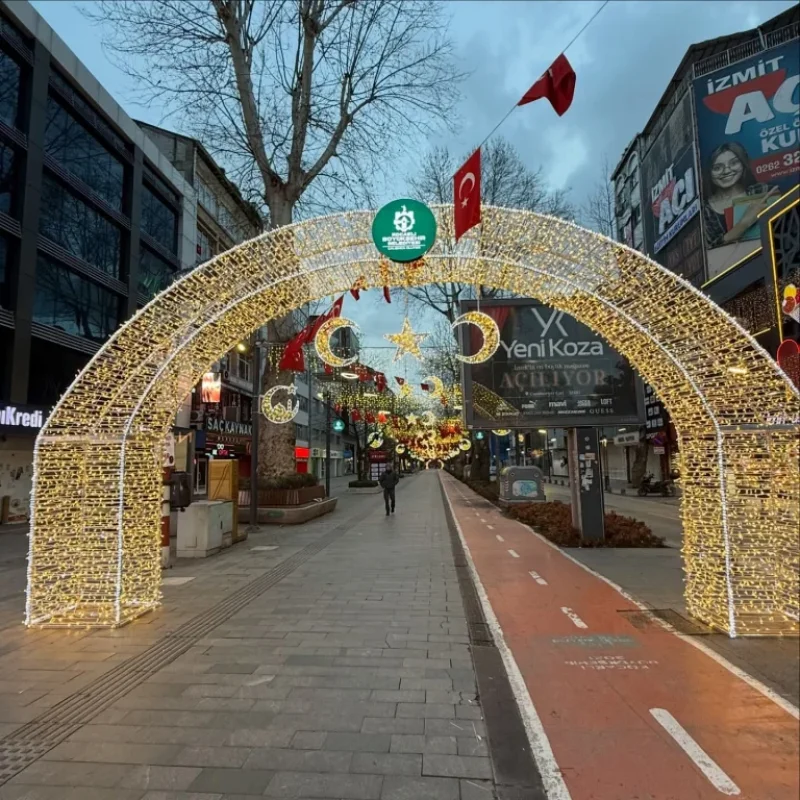 Ramazan coşkusu Kocaeli’de ışıklarla başladı