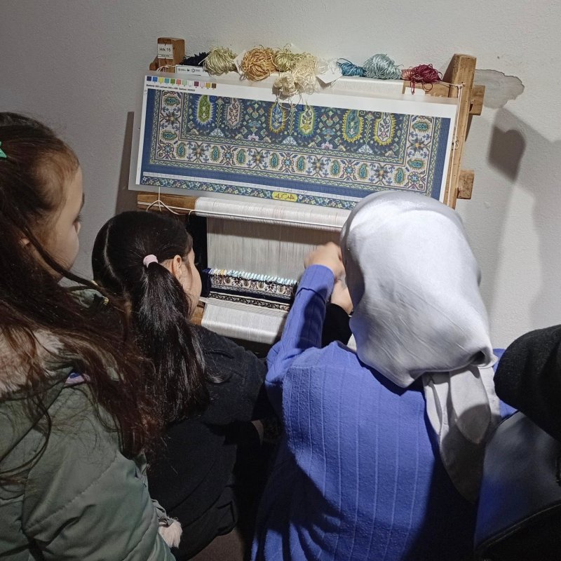 Hereke Halısı’na en minik ilmikler