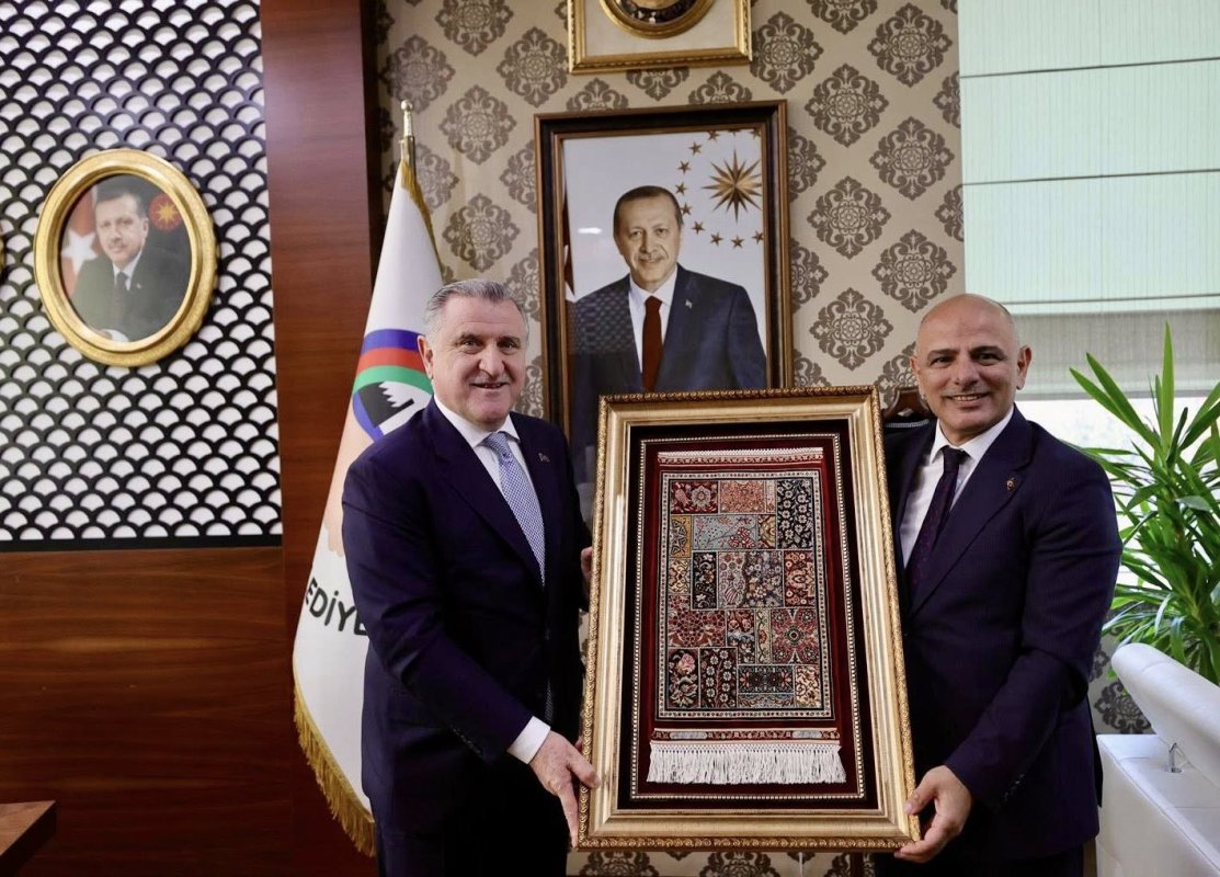 Başkan Söğüt’ten Bakan Bak’a Hereke Halısı