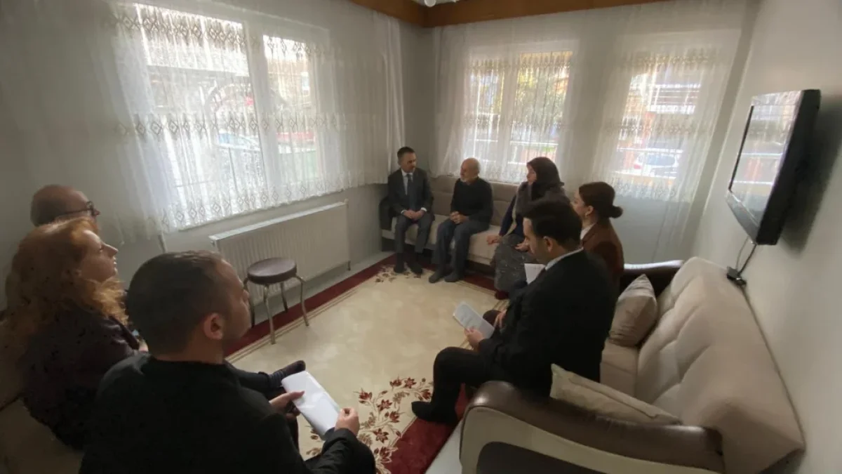 Vali Aktaş’tan şehit ailesi ve Kıbrıs gazisine bayram ziyareti