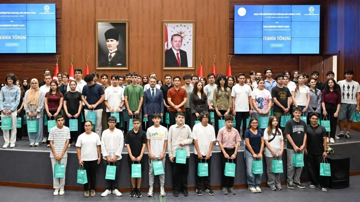 YKS ve LGS’de başarı gösteren öğrenciler ödüllerini aldı!