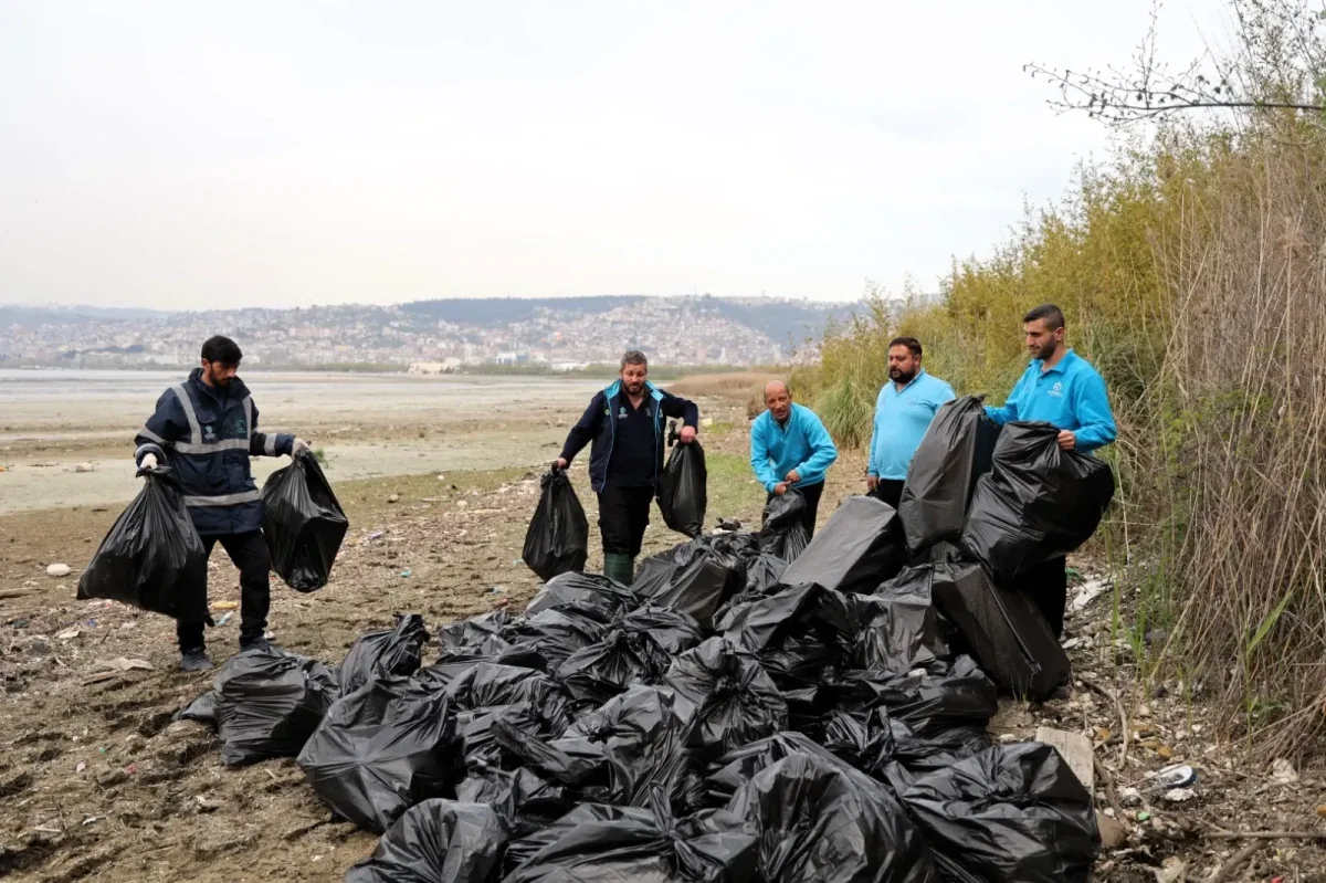 Büyükşehir ekipleri, 50 torba atığı doğadan uzaklaştırdı; “Mavi Takım”, doğa için yorulmak bilmiyor