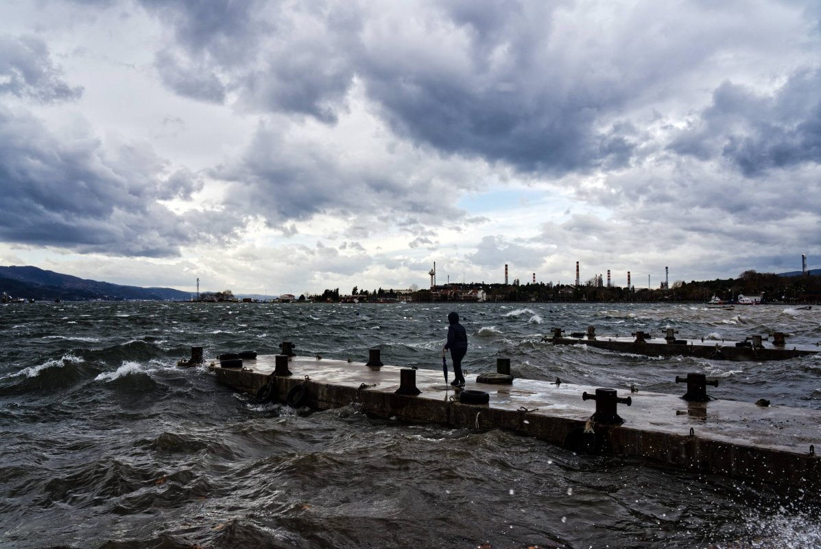 Körfez yeni güne yağışlı ve soğuk havayla uyandı