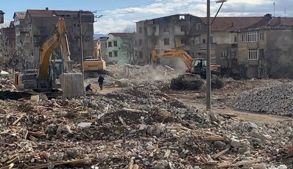 Barbaros Mahallesi’nde Kentsel Dönüşümde Yıkım Süreci Başladı