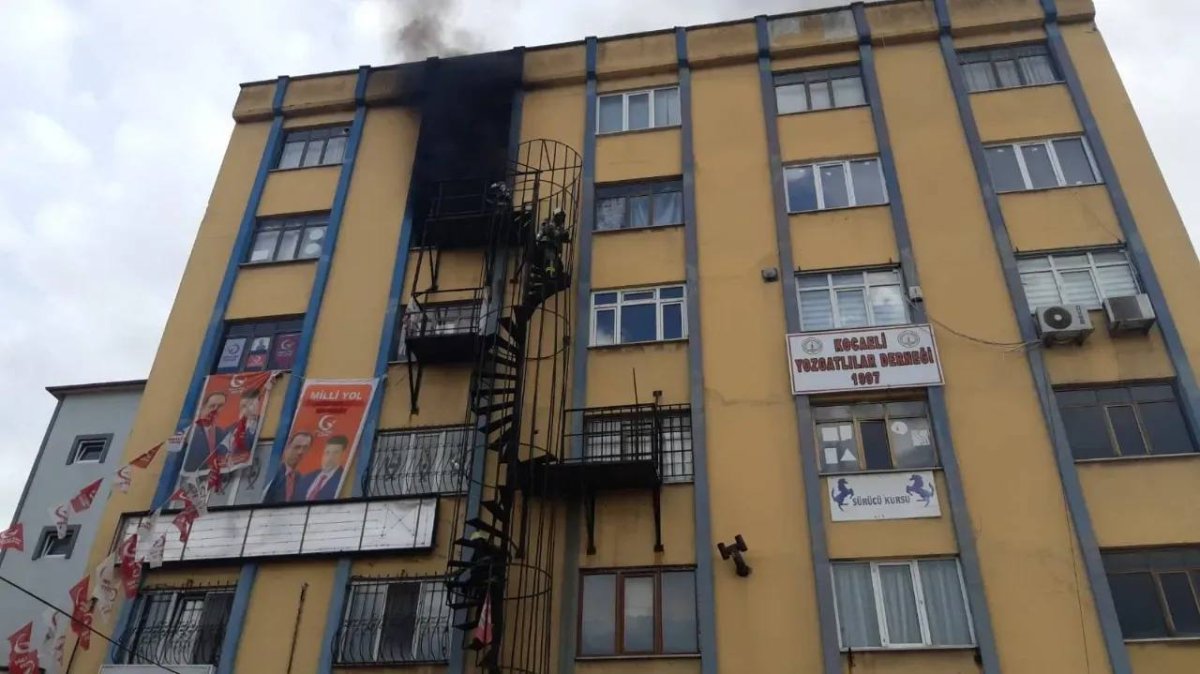 Ağadere Caddesi’ndeki Okutanlar İş Merkezi Çöplüğe Döndü: Yıkım Gündemde