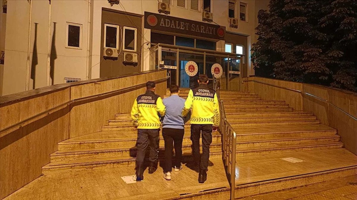 Kocaeli'de trafikte sıkıştırdığı aracın kaza yapmasına neden olan sürücü tutuklandı